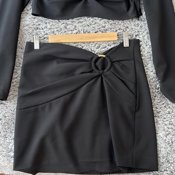 black set - Picture 2 of 3